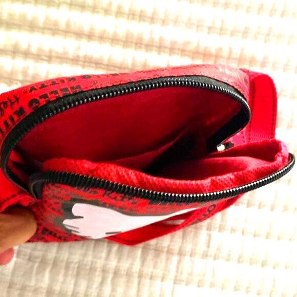 Hello Kitty 8” Crossbody Carry All Bag - Picture 5 of 7